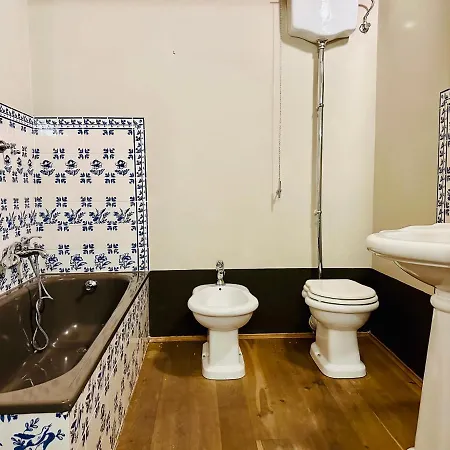 Homestay Domus An - San Pietro, Historical And Special Antique Silk Painting Ceilings Room, Very *